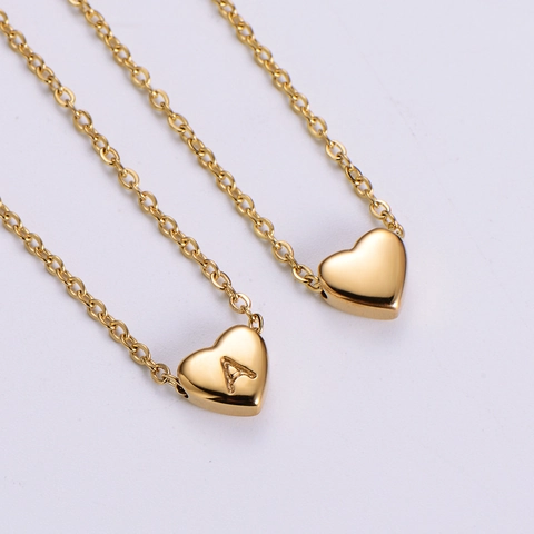 Collana con Lettera Iniziale a Cuore in Acciaio Inossidabile Placcato Oro 18K Pendente Alfabeto Personalizzato Regalo Gioielli Donna