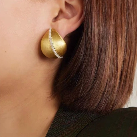 Pendientes De Botón De Aleación En Forma De Gota Con Perla Artificial De Imitación Vintage Francés Metal Cepillado Hueco Joyería Geométrica