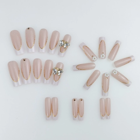 Long Press On Nails Quadratisch Coffin French Tip Schmetterling 3D Blume Straßstein Glitzer Künstliche Nägel