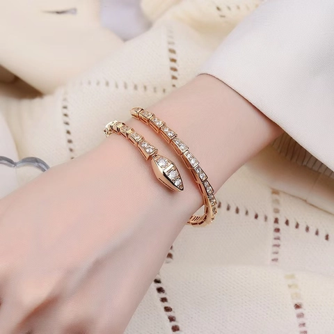 Eleganter Schlangenförmiger Armreif Kupfer 14K Vergoldet Funkelnde Zirkonia Wickelarmband Verstellbarer Schmuck Für Damen