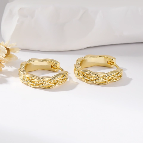 Elegant Gold Copper Hollow Braided Hoop Earrings For Women Korean Style Geometric Diagonal Line Cross Twist Earrings Jewelry
