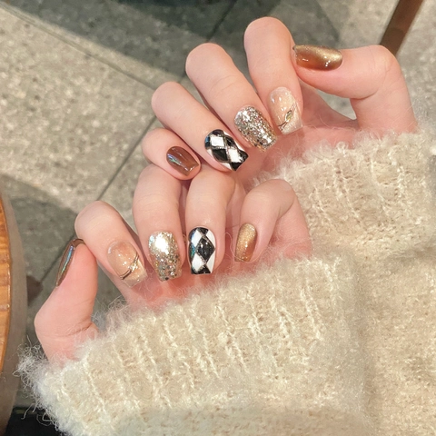 Faux Ongles À Coller Faits Main Brun Oeil De Chat Damier Carré Court Manucure Brillante Luxe Artistique Pour Femmes