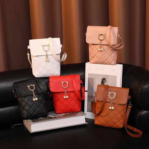 Women PU Leather Crossbody Phone Bag Rhombic Quilted Mini Shoulder Purse With Cat Head Artificial Pearl Pendant Magnetic Closure