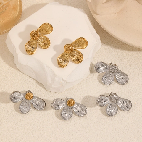 Vintage Flower Stud Earrings Stainless Steel Retro Petal Floral High-End Style For Women Light Luxury Jewelry