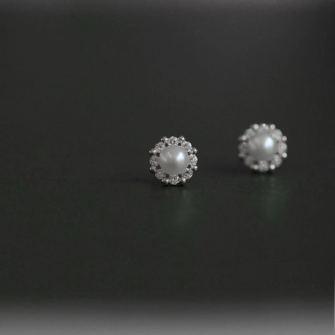 Elegant Faux Artificial Pearl Flower Cluster Stud Earrings With 925 Sterling Silver Earring Post Gold Plated Retro French Style