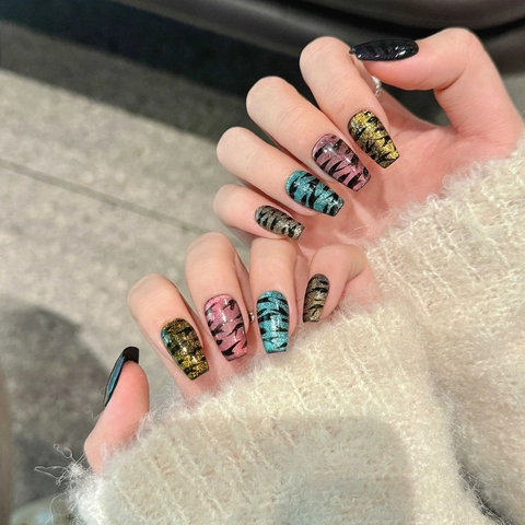 Uñas Postizas Halloween Hechas a Mano Ojo de Gato Magnéticas Ataúd Estampado Animal Cebra Tigre Purpurina Set Manicura