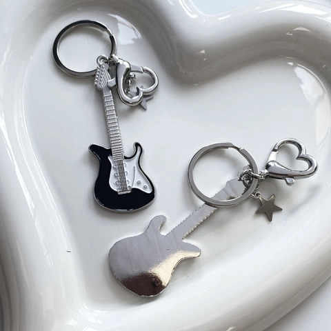 Porte-Clés Pendentif Guitare Alliage Émail Fermoir Cœur Charme Étoile Style Y2K Punk Accessoire De Sac