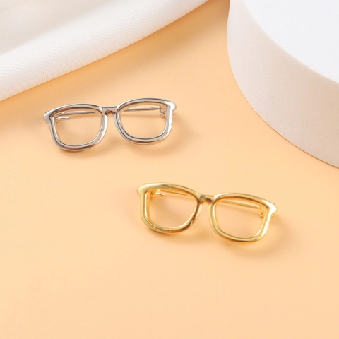Kreativ Brillen Form Legierung Brosche Mini Metall Stift Gold Silber Individuell Mode Schmuck Für Damen Herren Anti-Exposition Schnalle