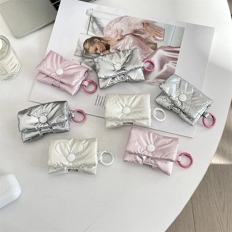 Funda Para Auriculares Acolchada Cuero PU Patrón Corazón Lazo Con Hebilla De Gancho Cubierta Protectora Portátil Estilo Ins