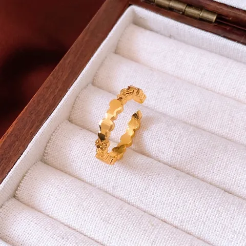 Retro French Style Open Ring For Women Gold Plated Copper Hammered Texture Wavy Edge Minimalist Light Luxury Jewelry