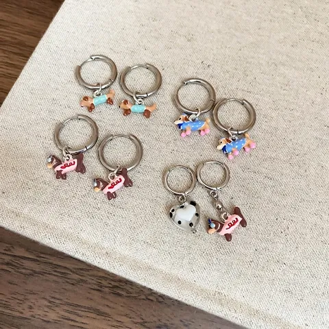 Süße Dackel Creolen Mit Silbernen Ohrsteckern Kupfer Emaille Cartoon Tier Schmuck Zierliche Herzanhänger