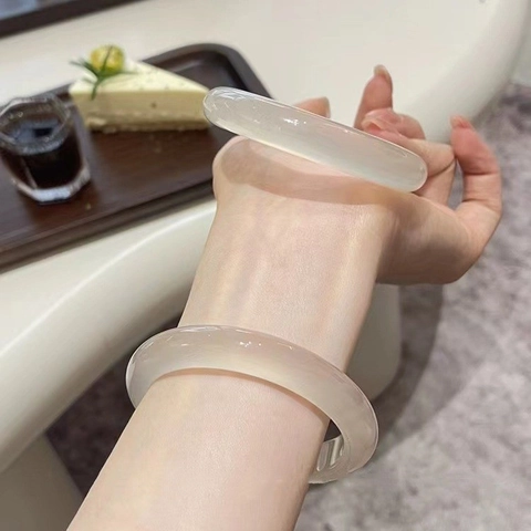 Neuer Chinesischer Stil Eis-Transparenter Harz Armreif Minimalistischer Jadegleicher Transluzenter Runder Armreif Für Frauen Schmuck