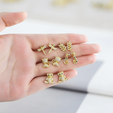Boucles D'oreilles Puces Animaux Mignons Cuivre Plaqué Or Avec Zircone Pour Femmes Chat Ours Libellule Hippocampe Bijoux