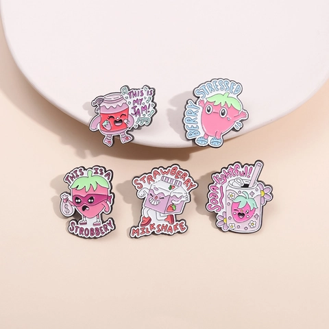 Spilla In Smalto Fragola Cartone Animato Distintivo In Lega Di Zinco Risvolto Cappello Zaino Gioielli Accessori Regalo