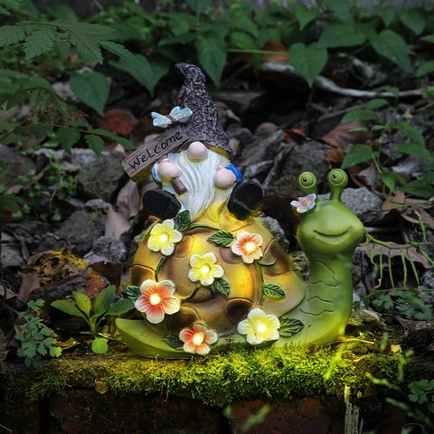 Statuette De Jardin Gnome Solaire Sur Escargot Résine Figurine LED Fleurs Étanche Décoration Extérieure Panneau Bienvenue