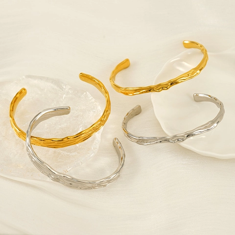 Pulsera De Brazalete Con Textura De Lava Irregular Acero Inoxidable Chapado En Oro De 18K Estilo Metal Fundido Abierta