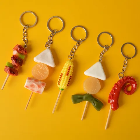 Simulation Lebensmittel Grillspieß Schlüsselanhänger Realistische Tintenfischbein Mais Oden Anhänger Lustiges Essen Modell Schlüsselanhänger Tasche Deko