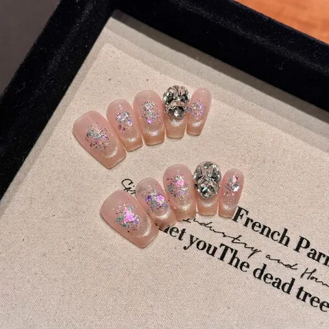 Handgefertigte Katzenauge Nägel Zum Aufdrücken Farbverlauf Nudepink Kunststoff Künstlicher Strass Dekorative Falsche Nägel