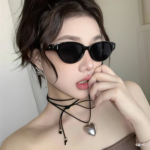Vintage Cat-Eye-Sonnenbrille UV400-Schutz PC-Rahmen Metallnieten Modische Ovale Brille Für Damen