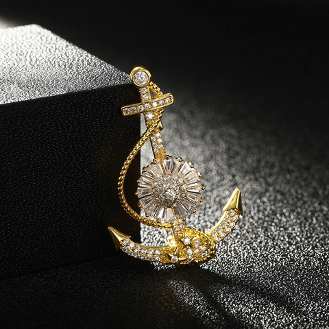 Spilla ad Ancora Nautica per Donna in Rame Placcato Oro con Timone e Strass Gioielli alla Moda Accessorio per Completo