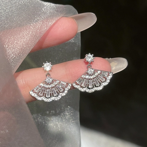 Waaier Vormige Hanger Oorbellen Koper Zirconia Met Zilveren Oorsteker Mode Sieraden Voor Dames