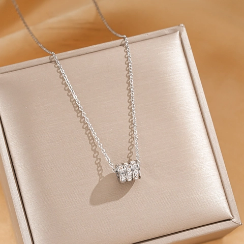 Luxus Titanstahl Zylinder Anhänger Halskette Für Damen Drei Reihen Zirkonia Pavé Wespentaille Stil Schmuck Geschenk
