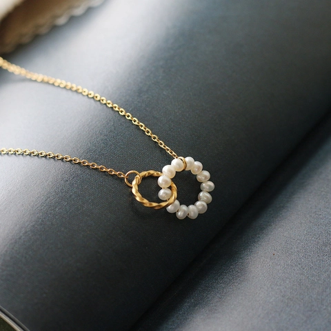 In Elkaar Grijpende Dubbele Ring Ketting Titanium Staal Kunstparel Geometrisch Minimalistisch Elegant Sieraden Voor Dames