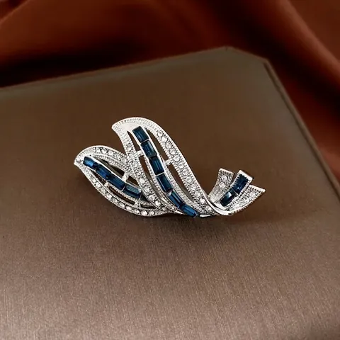 Broche Élégante En Forme De Vague Abstraite Pour Femme Cuivre Avec Zircon Bleu Foncé Et Strass Blancs Style Français