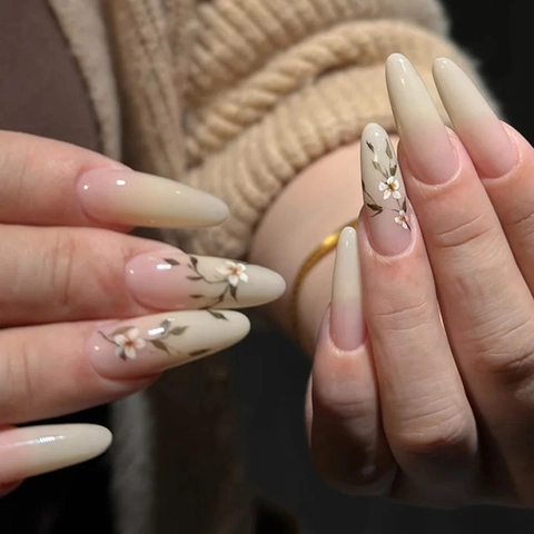 Press On Nagels Lange Amandelvorm Nude Roze Gradiënt Witte Bloem Blad Ontwerp Eenvoudige Verse Stijl Voor Dames