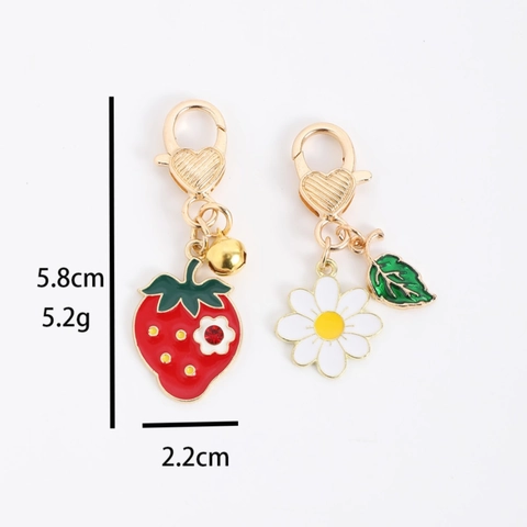 Porte-clés Fraise Champignon Bijou De Sac Alliage Émail Marguerite Cœur Nœud Clochette Décoration Kawaii Pour Femmes