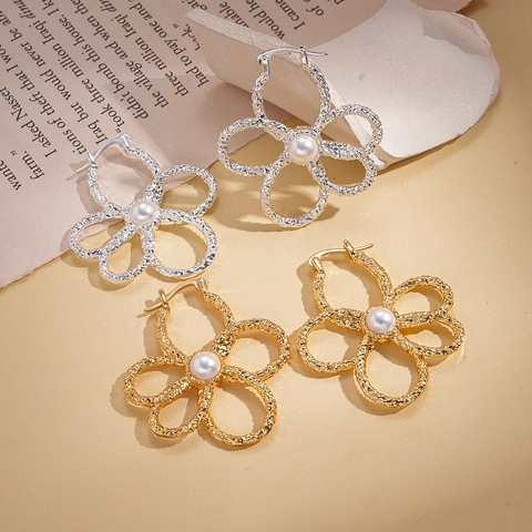 Pendientes De Aro De Flor Hueca De Cobre Texturizado Con Perla Artificial De Imitación Joyería Vintage Elegante Mujeres