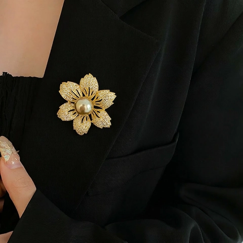 Broches De Flor De Loto Florales Chapado En Oro Cobre Circón Perla Artificial Alfiler Elegante Joyería De Lujo Accesorio Para Mujeres