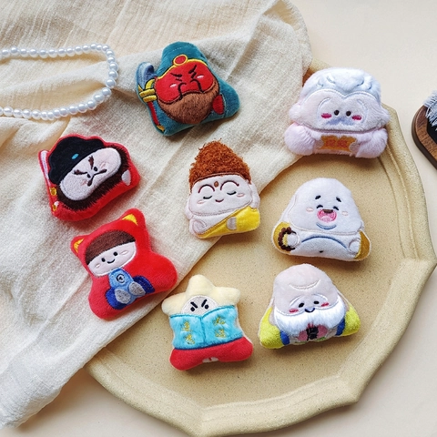 Spilla In Peluche Cartone Animato Ricamo Divinità Cinese Tradizionale Decorazione Per Vestiti Borsa DIY