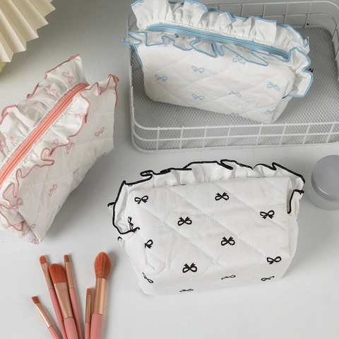 Quilted Makeup Bag Bow Print Cosmetic Pouch Ruffle Edge Aesthetic Zipper Travel Organizer For Women Girls