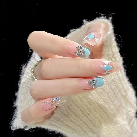 Lange Coffin Kunstnagels Blauw Wit Gradiënt Franse Stijl Met Hart Diamant Strass Charmante Kunstmatige Vingernagels