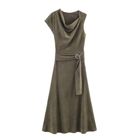 Abito Maxi Senza Maniche Asimmetrico In Camoscio Con Scollo A Cappuccio E Cintura Con Fibbia Metallica Verde Oliva Elegante