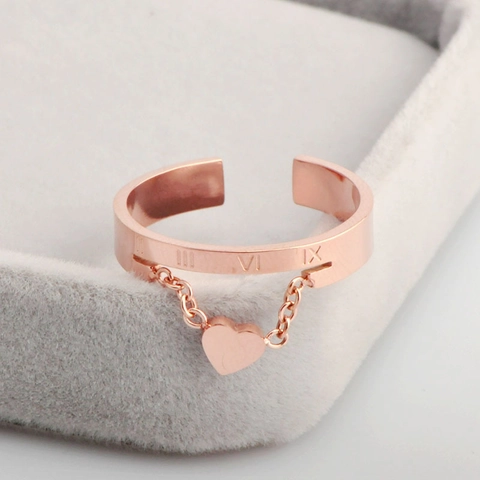 Anello In Acciaio Inossidabile Oro Rosa Con Pendente A Cuore E Numeri Romani Incisi Con Catena Per Donna