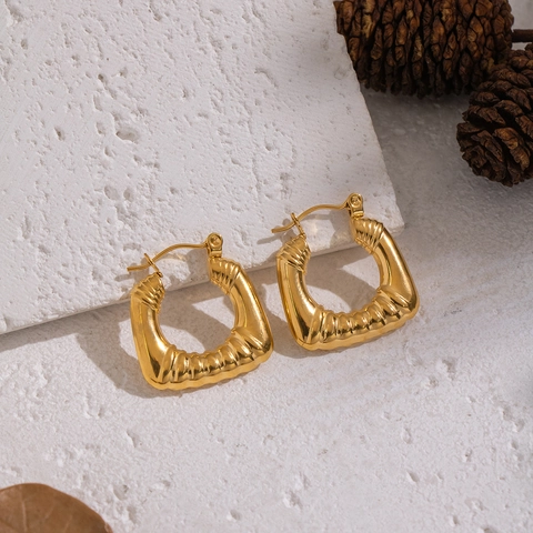 Orecchini A Cerchio A Forma Di U Placcati Oro 18K Acciaio Inossidabile 304 Struttura A Costine Retro Per Donne