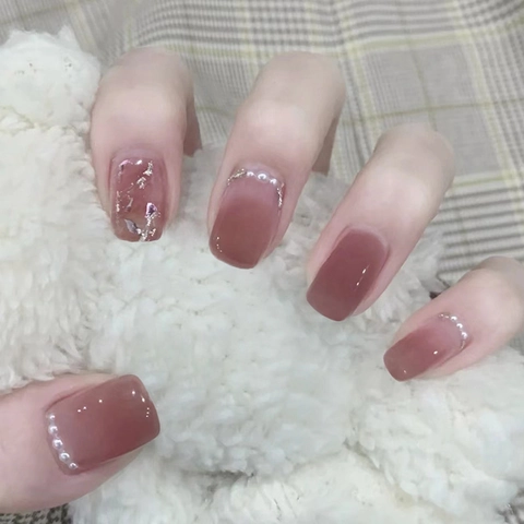 Short Square Round Press On Nails Artificial Pearl Rhinestone Glitter Gradient Wine Red Full Cover Wearable Artificial Fingernails