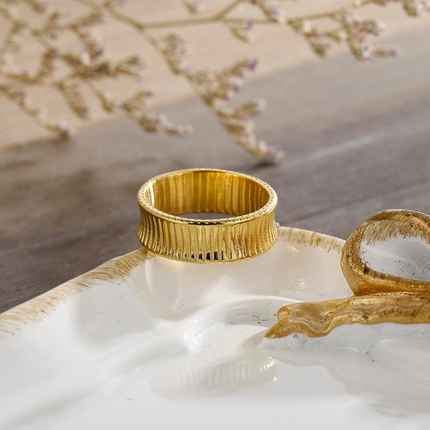 Minimalistischer Edelstahl Vertikal Gestreifter Bandring Mit Perlenkante Für Damen Gold Roségold Silber Schmuck