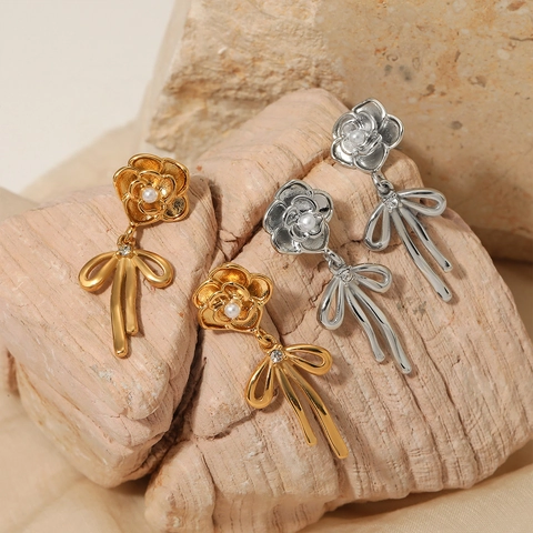 Orecchini A Fiocco Con Fiore Di Camelia In Acciaio Inossidabile Con Perla Artificial E Zircone Retro Francese Elegante Donna