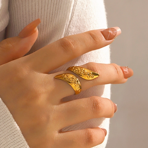 Flower Relief Ring Stainless Steel Floral Carved Open Adjustable Vintage Gold Plated Finger Jewelry For Women