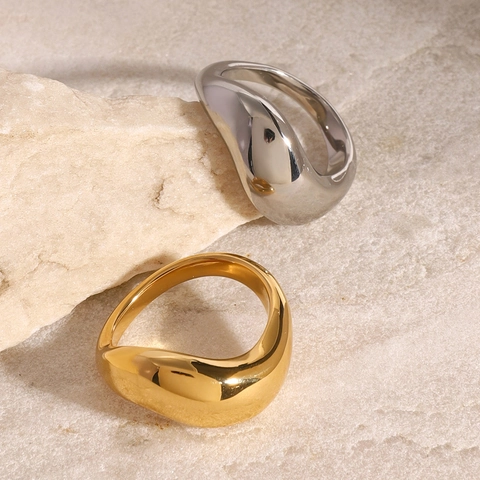 Unregelmäßiger Organischer Wellenring Aus Edelstahl 18K Vergoldet Flüssigmetall-Stil Hochglanzpoliert Mode Schmuck Für Damen