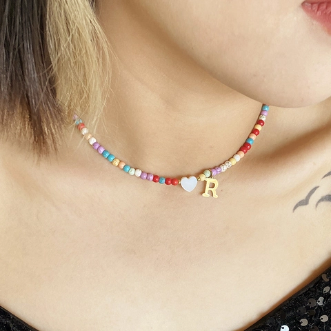 Bohemian Mehrfarbige Naturstein Perlenkette Für Damen Edelstahl Initial Herz Anhänger Halsketten Resort Schmuck