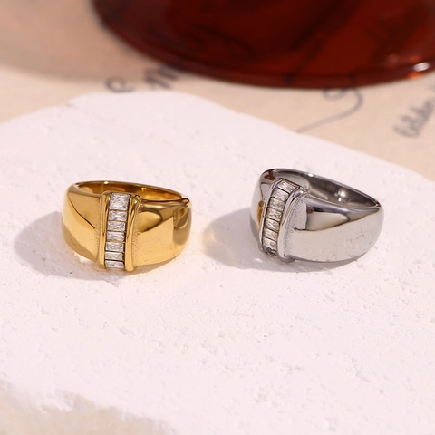 Anillo De Banda Ancha Con Zirconia Baguette Acero Inoxidable Chapado En Oro De 18K Joyería De Moda Estilo INS Para Mujeres