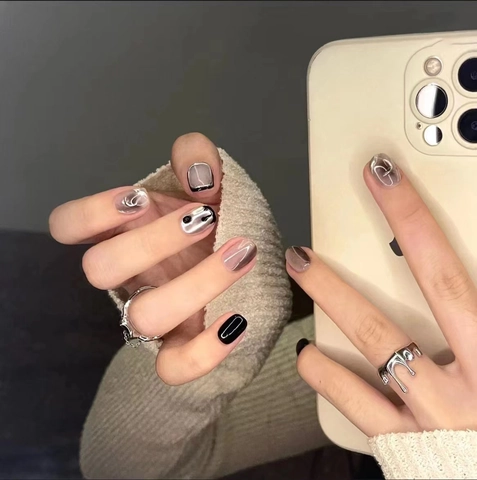 Press On Nägel Silber Metallic Graffiti Dunkel Gothic Kurz Quadratisch Künstliche Falsche Fingernägel Maniküre Für Damen