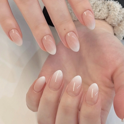 Weiße Gradient Französische Mandel Aufpressnägel ABS Glänzend Kurz Maniküre Für Frauen