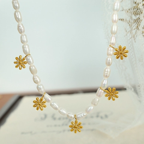 Französische Vintage Süßwasserperle Halskette Für Damen Mit Gold Gänseblümchen Anhänger Titanstahl Elegante Schlüsselbeinkette