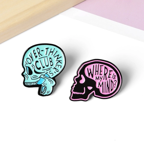 Spilla Teschio in Smalto Punk Lettera Individuale Over-Thinker's Club Where Is My Mind Lega Distintivo Decorazione Abbigliamento