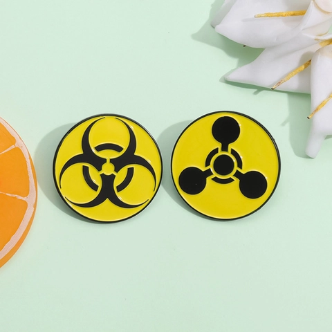 Biohazard Warning Symbol Brooch Round Alloy Enamel Yellow Black Lapel Pin Decorative Jewelry Badge